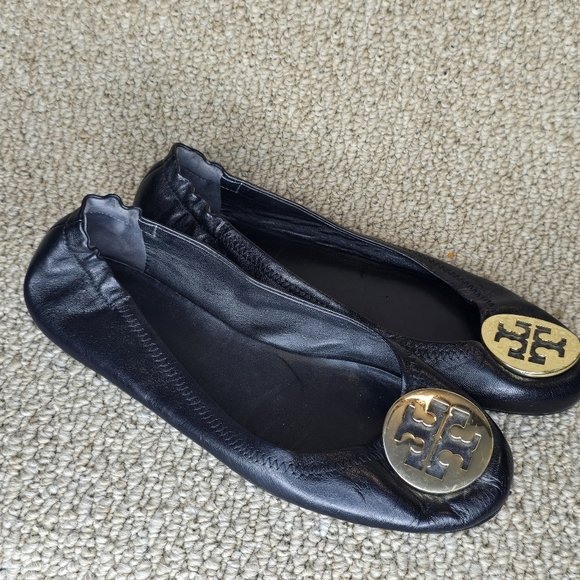 Tory Burch Black Reva Gold Logo Flats Women's 7.5 Soft Leather - Picture 2 of 5